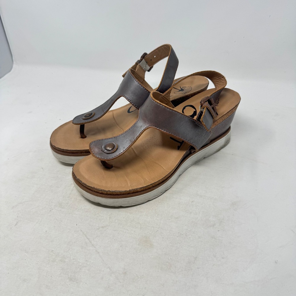 OTBT Boathouse Wedge Sandals Pewter 9.5M Leather T-Strap Thong Platform Earthy